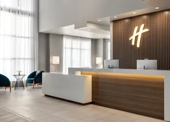 Holiday Inn Hotel And Suites Commerce City Denver Airport By Ihg hotel thumbnail 4