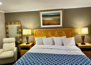 Rodeway Inn hotel thumbnail 7