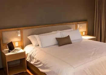 S22 Hotel & Suites hotel thumbnail 8