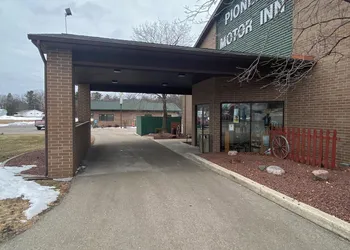 Pioneer Motor inn hotel thumbnail 2