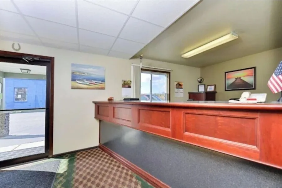 EconoLux Inn hotel detail image 2