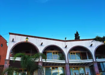 Suite vista hermosa hotel thumbnail 2