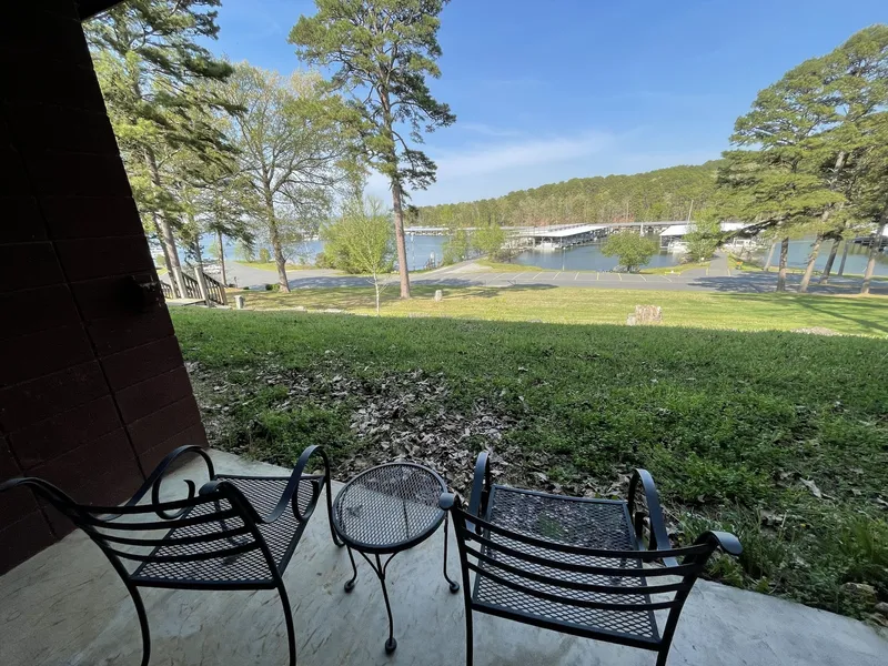 Mountain Harbor Queen Guest Room on Lake Ouachita by RedAwning hotel detail image 6
