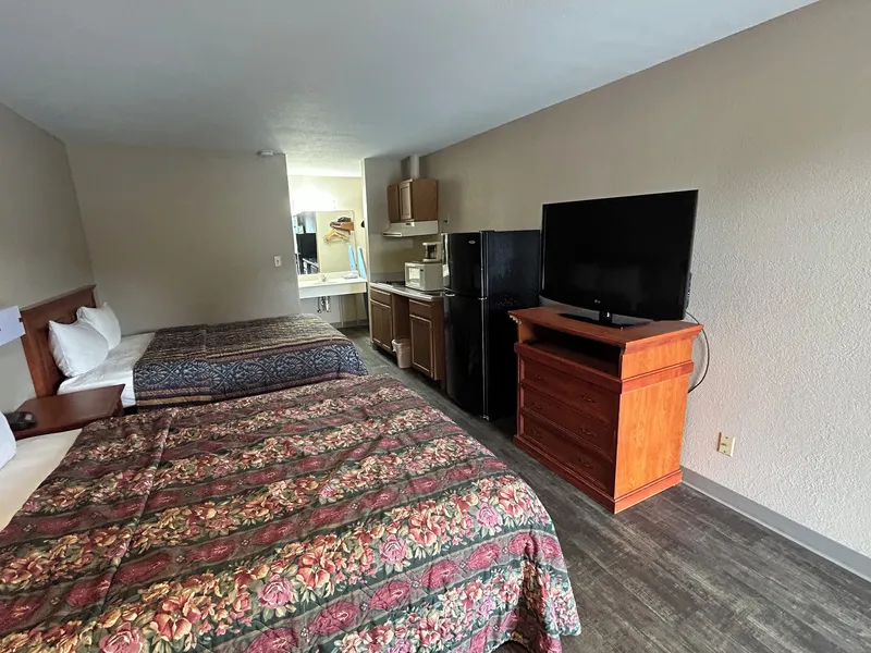Lodge Inn Extended Stay hotel detail image 6