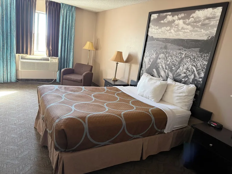 Dodgeville inn and suites hotel detail image 2