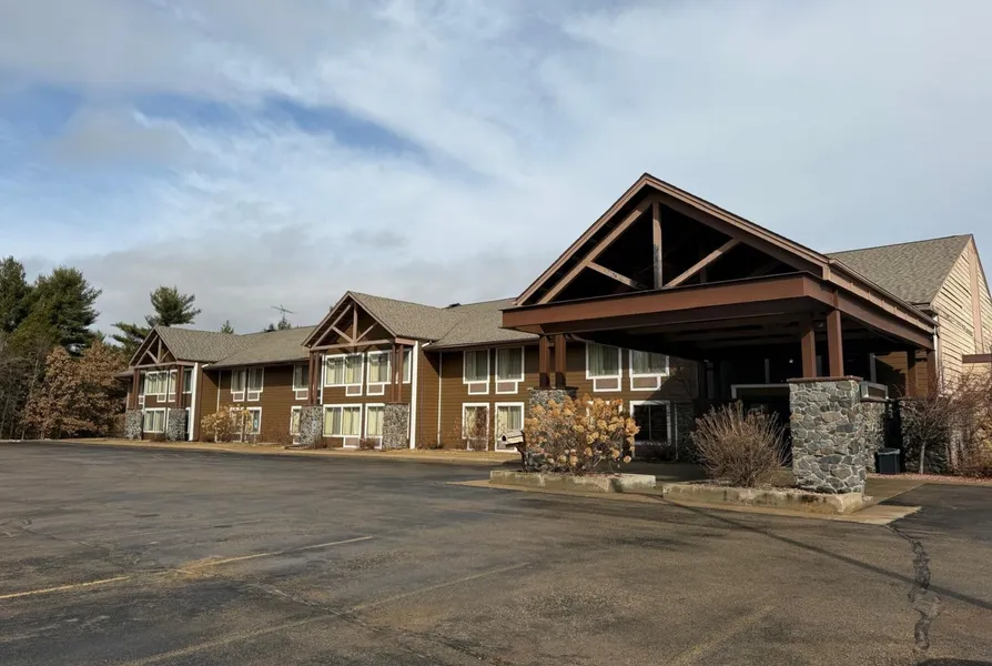 Coratel Plus Suites by Jasper Black River Falls hotel detail image 2