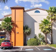 Beachfront Palms Resort Galveston, an Ascend Collection Hotel hotel detail image 4