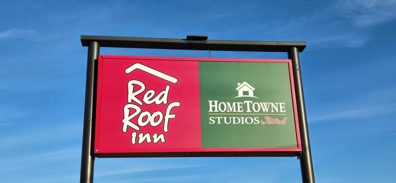 HomeTowne Studios by Red Roof LaGrange hotel detail image 2
