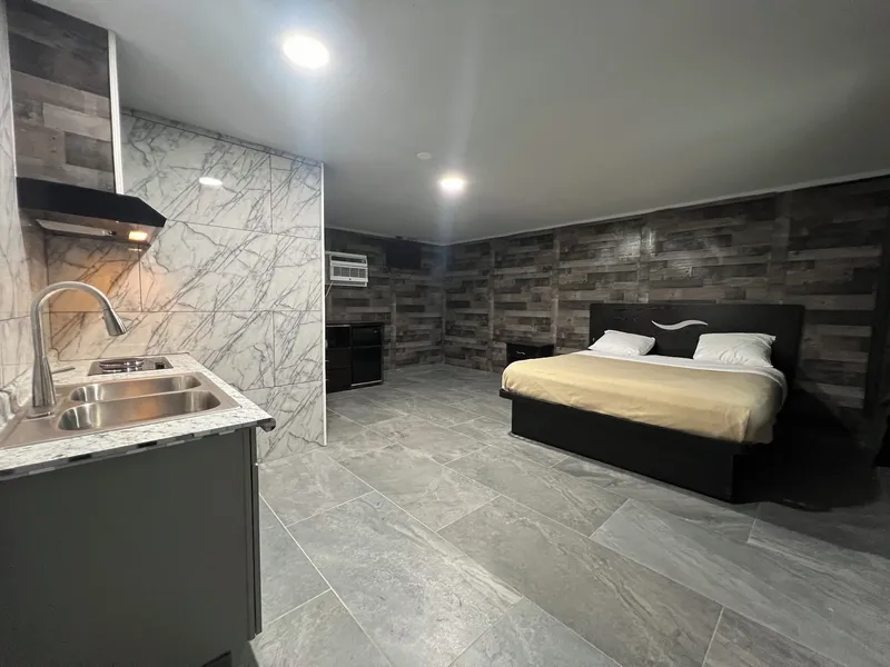 Beverly motel hotel detail image 6