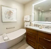 Deluxe Two Queen Room Hotel Room by RedAwning hotel detail image 4