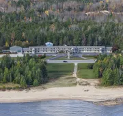 Manistique Sands hotel detail image 5