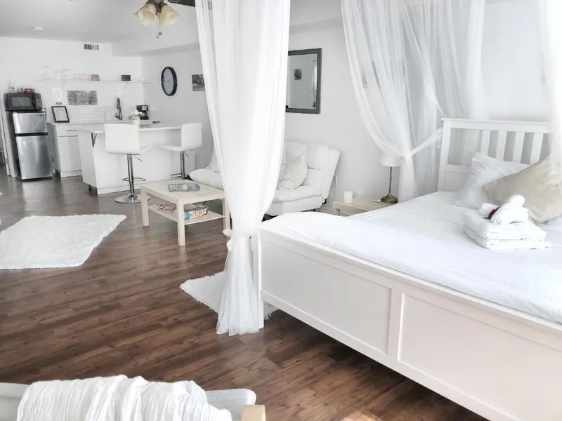 Romantic Studio Cottage hotel detail image 6