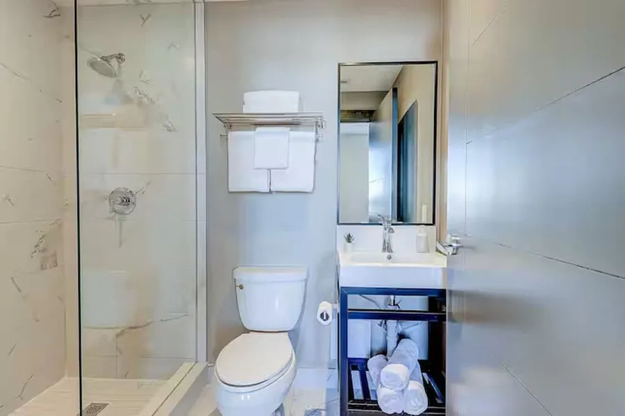 Inviting 2BR Basement Suite - Downtown hotel detail image 6
