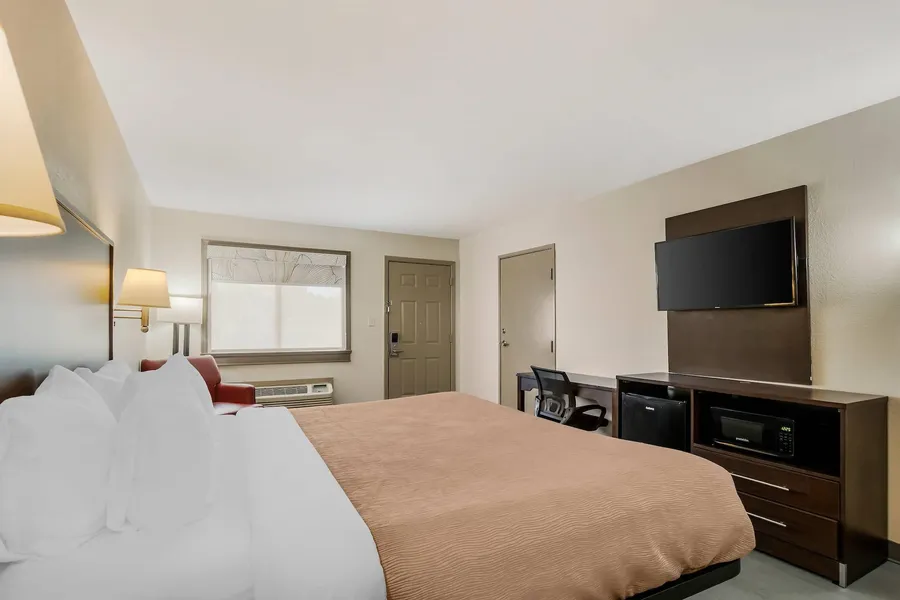 Quality Inn & Suites Near Six Flags and Medical Center hotel detail image 6