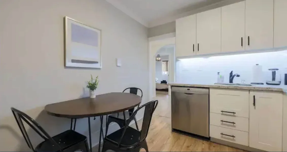 Casa Hotels: Modern 2BR Suite in Leslieville hotel detail image 6