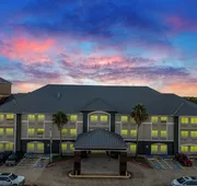 Platinum Inn & Suites Webster hotel detail image 3