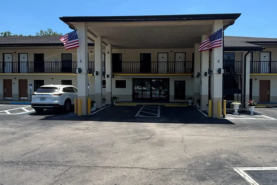 Clarion Pointe Alachua - Gainesville Area hotel detail image 2