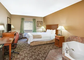 Days Inn & Suites by Wyndham Cabot hotel thumbnail 8