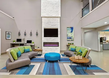 La Quinta Inn & Suites by Wyndham Sulphur Springs hotel thumbnail 3