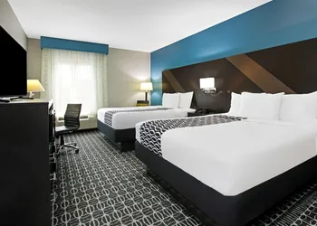 La Quinta Inn & Suites by Wyndham Sulphur Springs hotel thumbnail 8