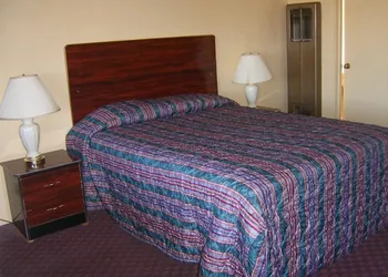 Sky Ranch Inn hotel thumbnail 2