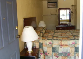 Sky Ranch Inn hotel thumbnail 3
