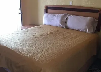Sky Ranch Inn hotel thumbnail 5
