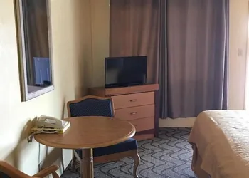 Sky Ranch Inn hotel thumbnail 7