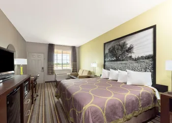 Super 8 by Wyndham Colorado City hotel thumbnail 4
