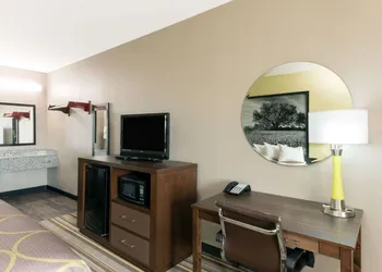 Super 8 by Wyndham Colorado City hotel thumbnail 5