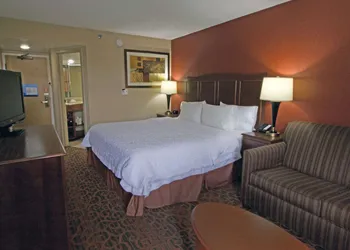 Hampton Inn Norfolk/Chesapeake (Greenbrier Area) hotel thumbnail 8