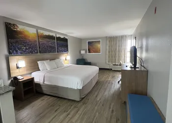 Days Inn by Wyndham Dallas Plano hotel thumbnail 4