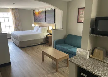 Days Inn by Wyndham Dallas Plano hotel thumbnail 6