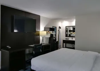 Travelodge by Wyndham Calhoun South I-75 hotel thumbnail 3