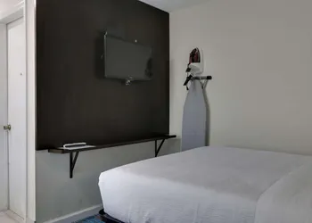 Travelodge by Wyndham Calhoun South I-75 hotel thumbnail 4