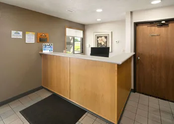 Days Inn by Wyndham Willmar hotel thumbnail 2