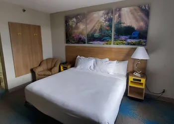 Days Inn by Wyndham Willmar hotel thumbnail 5
