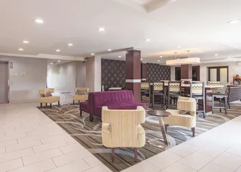 La Quinta Inn & Suites by Wyndham Knoxville North I-75 hotel thumbnail 2