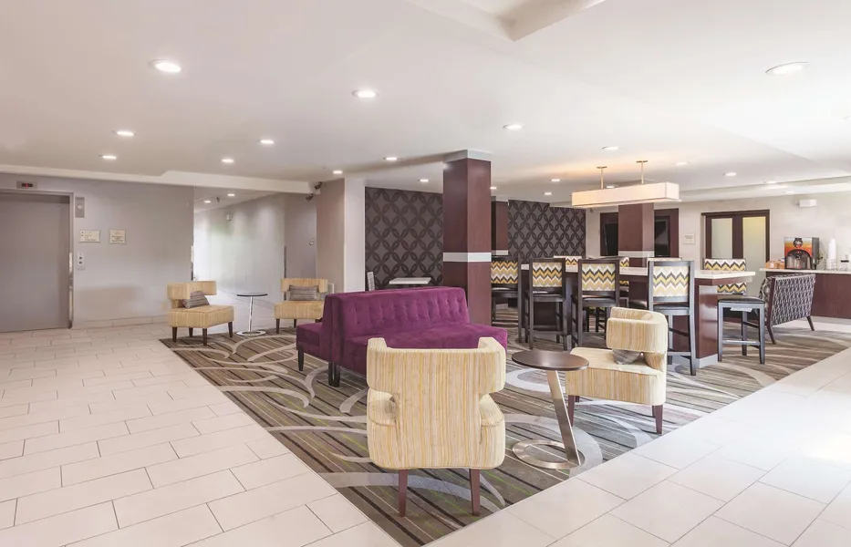 La Quinta Inn & Suites by Wyndham Knoxville North I-75 hotel detail image 2