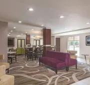 La Quinta Inn & Suites by Wyndham Knoxville North I-75 hotel detail image 3