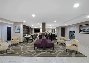 La Quinta Inn & Suites by Wyndham Knoxville North I-75 hotel thumbnail 5
