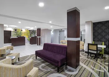 La Quinta Inn & Suites by Wyndham Knoxville North I-75 hotel thumbnail 6