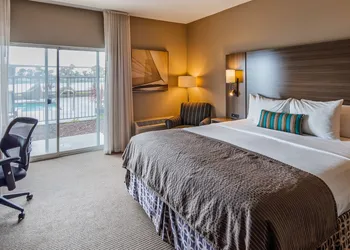 Executive Inn & Suites Embarcadero Cove hotel thumbnail 5