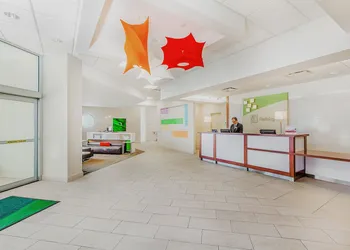 Holiday Inn Sydney - Waterfront by IHG hotel thumbnail 2