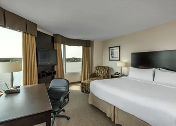Holiday Inn Sydney - Waterfront by IHG hotel thumbnail 5