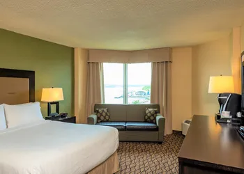 Holiday Inn Sydney - Waterfront by IHG hotel thumbnail 8