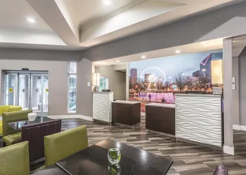 La Quinta Inn & Suites by Wyndham Atlanta Alpharetta hotel thumbnail 3