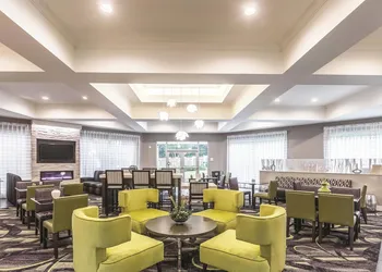 La Quinta Inn & Suites by Wyndham Atlanta Alpharetta hotel thumbnail 4