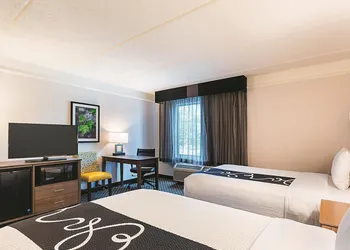 La Quinta Inn & Suites by Wyndham Atlanta Alpharetta hotel thumbnail 8