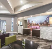 La Quinta Inn & Suites by Wyndham Atlanta Alpharetta hotel detail image 3